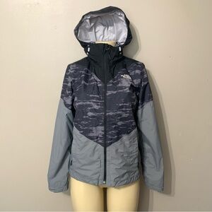 The North Face Gray Camo 2 In 1 Hooded Jacket Women’s Size Small
